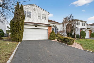 /international/us/27-hamlet-drive-commack-ny-110105310769/