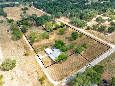 /international/us/371-county-road-146-hallettsville-tx-110102763500/