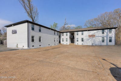 /international/us/1000-hollywood-drive-jackson-tn-110106850282/