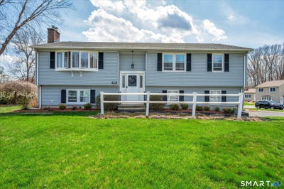 /international/us/30-montano-road-enfield-ct-110107381431/