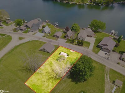 /international/us/5215-n-lakeshore-drive-brooklyn-ia-110099185166/
