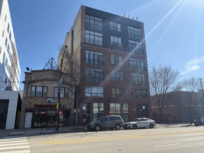 /international/us/6135-n-broadway-street-chicago-il-110108477213/
