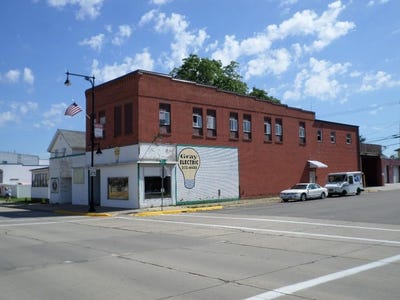 /international/us/320-322-superior-avenue-tomah-wi-110107279920/