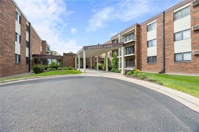 /international/us/4-pine-tree-drive-arden-hills-mn-110108538814/