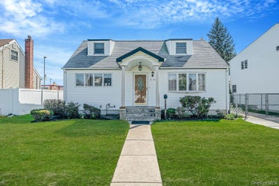 /international/us/2152-erma-drive-east-meadow-ny-110107404493/