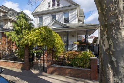 /international/us/85-83-88th-street-woodhaven-ny-110103497164/