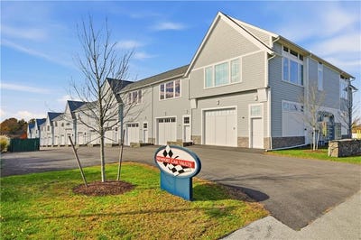 /international/us/55-john-clarke-road-middletown-ri-110103692178/