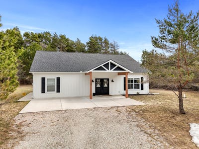 /international/us/15067-winding-creek-drive-bear-lake-mi-110107073341/