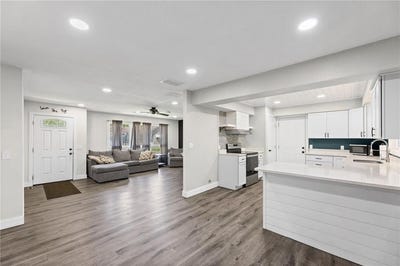 /international/us/123-w-douglas-street-iola-ks-110106922961/