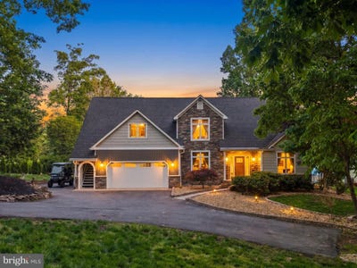 /international/us/20149-oak-river-court-petersburg-va-110107825404/