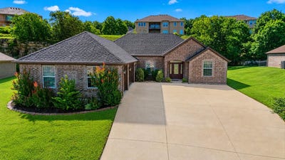 /international/us/138-stoney-pointe-drive-hollister-mo-110108879346/