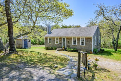 /international/us/66-snow-lane-chatham-ma-110108227957/