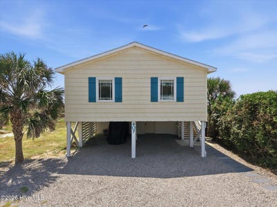 /international/us/407-ocean-drive-oak-island-nc-110119714923/