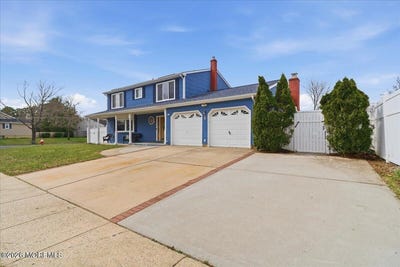 /international/us/12-holmes-avenue-monroe-nj-110106952496/