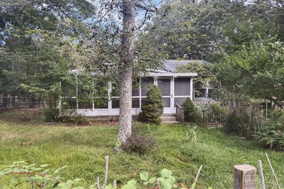 /international/us/11-robinhood-lane-southampton-ny-110110172398/