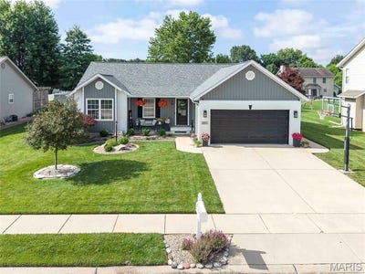 /international/us/1022-deer-run-court-staunton-il-110108689684/