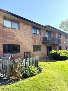 /international/us/24665-clareshire-drive-north-olmsted-oh-110108412304/