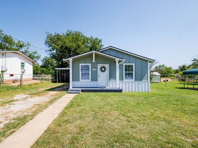 /international/us/904-w-1st-street-coleman-tx-110109547817/