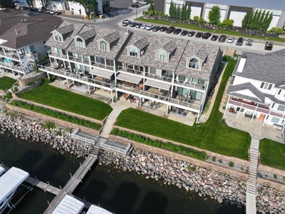 /international/us/1214-gordon-dr-2-okoboji-ia-110100205664/