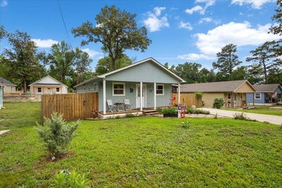 /international/us/215-hull-st-gladewater-tx-110108426973/