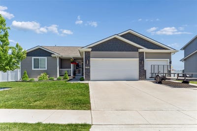 /international/us/1301-s-11th-street-adel-ia-110108058264/