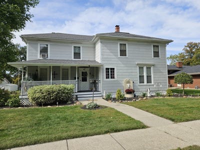 /international/us/519-n-locust-street-momence-il-110120537989/
