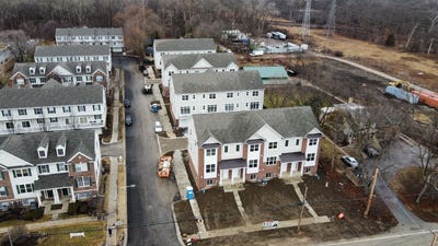 /international/us/186-lilah-court-des-plaines-il-110106680449/