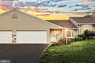 /international/us/2422-winterberry-lane-york-pa-110101197036/