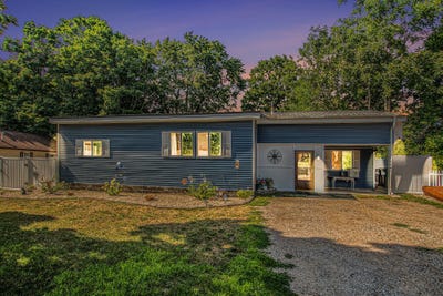 /international/us/931-s-haven-place-south-haven-mi-110101124679/