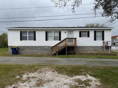 /international/us/7114-maple-st-chincoteague-va-110108189435/