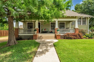 /international/us/300-w-college-street-grapevine-tx-110110255818/