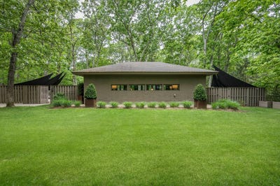 /international/us/13-bittersweet-ave-hampton-bays-ny-110108501783/