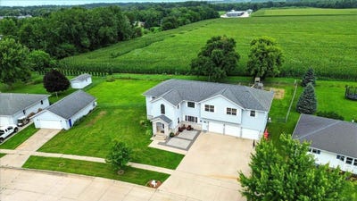/international/us/619-sal-avenue-dunkerton-ia-110107512341/