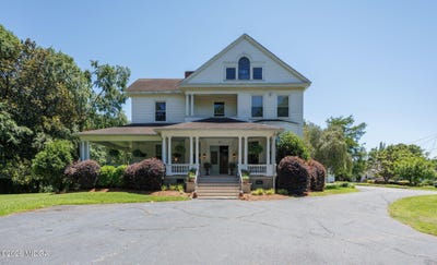 /international/us/200-w-main-street-forsyth-ga-110108585351/