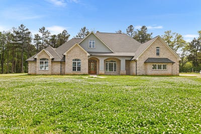 /international/us/744-georgetown-street-hazlehurst-ms-110105505597/