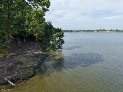 /international/us/mahoning-road-lake-milton-oh-110120059430/