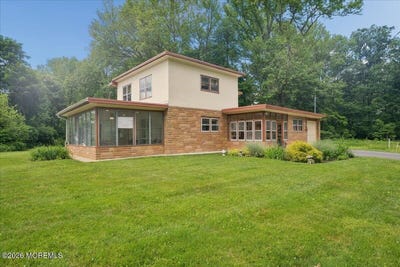 /international/us/3-cedar-court-roosevelt-nj-110108609418/