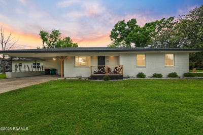 /international/us/103-s-southlawn-drive-lafayette-la-110105416820/