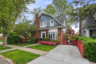 /international/us/39-11-220th-street-bayside-ny-110107879383/