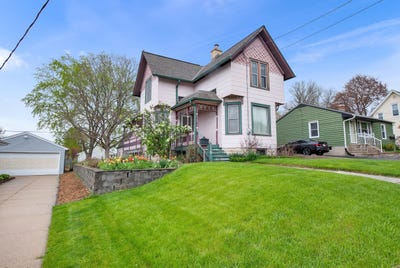 /international/us/116-n-washington-ave-waukesha-wi-110107841147/