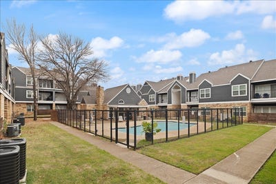 /international/us/1441-westmount-avenue-dallas-tx-110104534751/