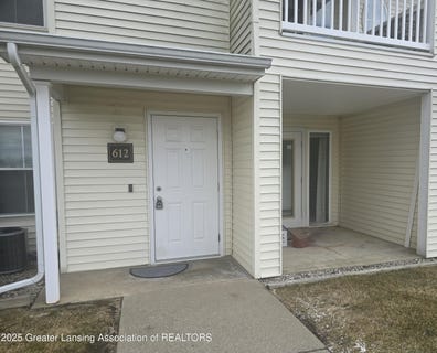 /international/us/12907-townsend-drive-grand-ledge-mi-110100581308/
