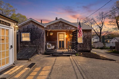 /international/us/10-ninth-street-old-orchard-beach-me-110108151696/