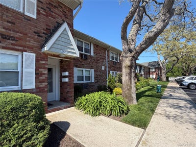 /international/us/100-connetquot-avenue-east-islip-ny-110108299641/