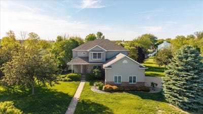 /international/us/102-meadowland-drive-lexington-il-110108070083/
