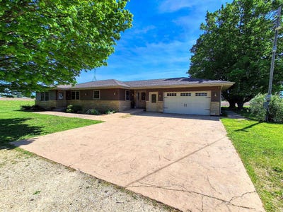 /international/us/7009-pearl-city-road-freeport-il-110108030693/
