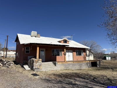 /international/us/8-iron-road-silver-city-nm-110105778488/