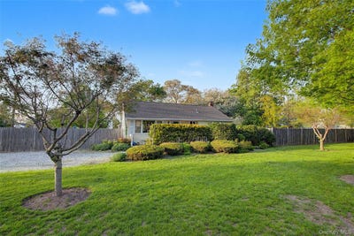 /international/us/359-moffitt-boulevard-islip-ny-110107875333/