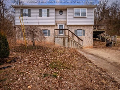 /international/us/146-riverview-drive-tornado-wv-110105033257/