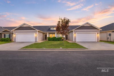/international/us/1077-1075-easy-ave-twin-falls-id-110108471813/
